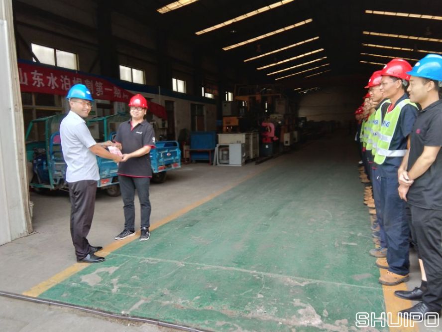 后服務(wù)部孫長磊，在ABB機器人培訓(xùn)考試中榮獲第一名